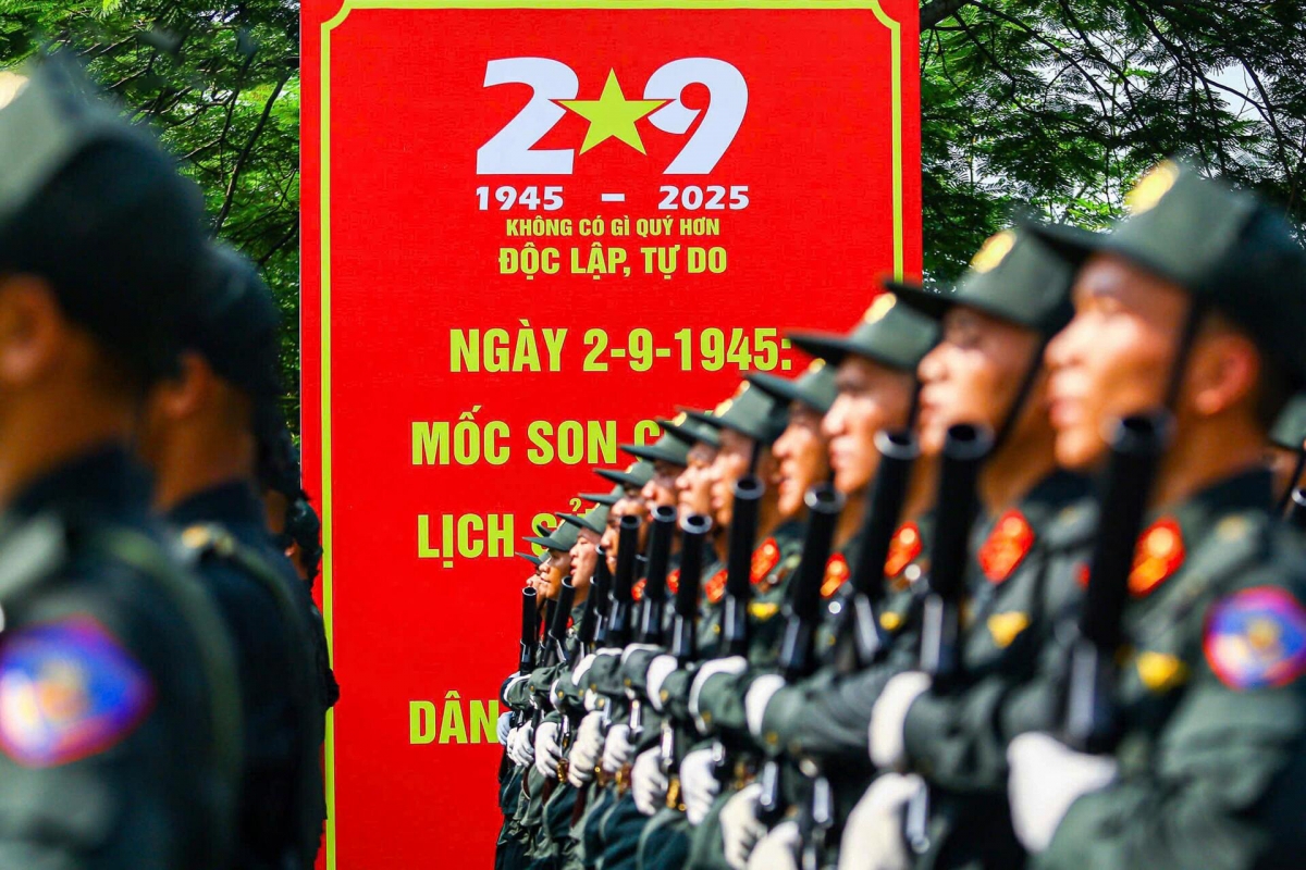 Braving the scorching sun, parade units gear up for 80th National Day celebration